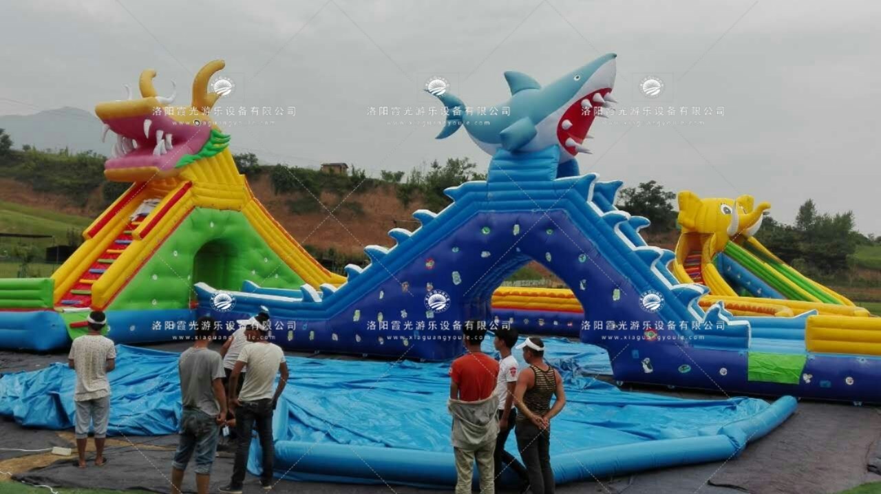 峨蔓镇龙鲨嬉水水上乐园